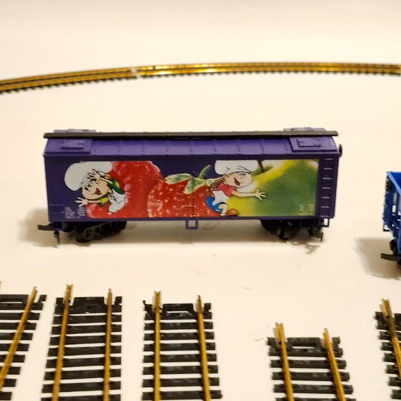 RETRO Mini Chefs Express 10th Edition President's Choice Train Railway Set - Picture 3 of 16